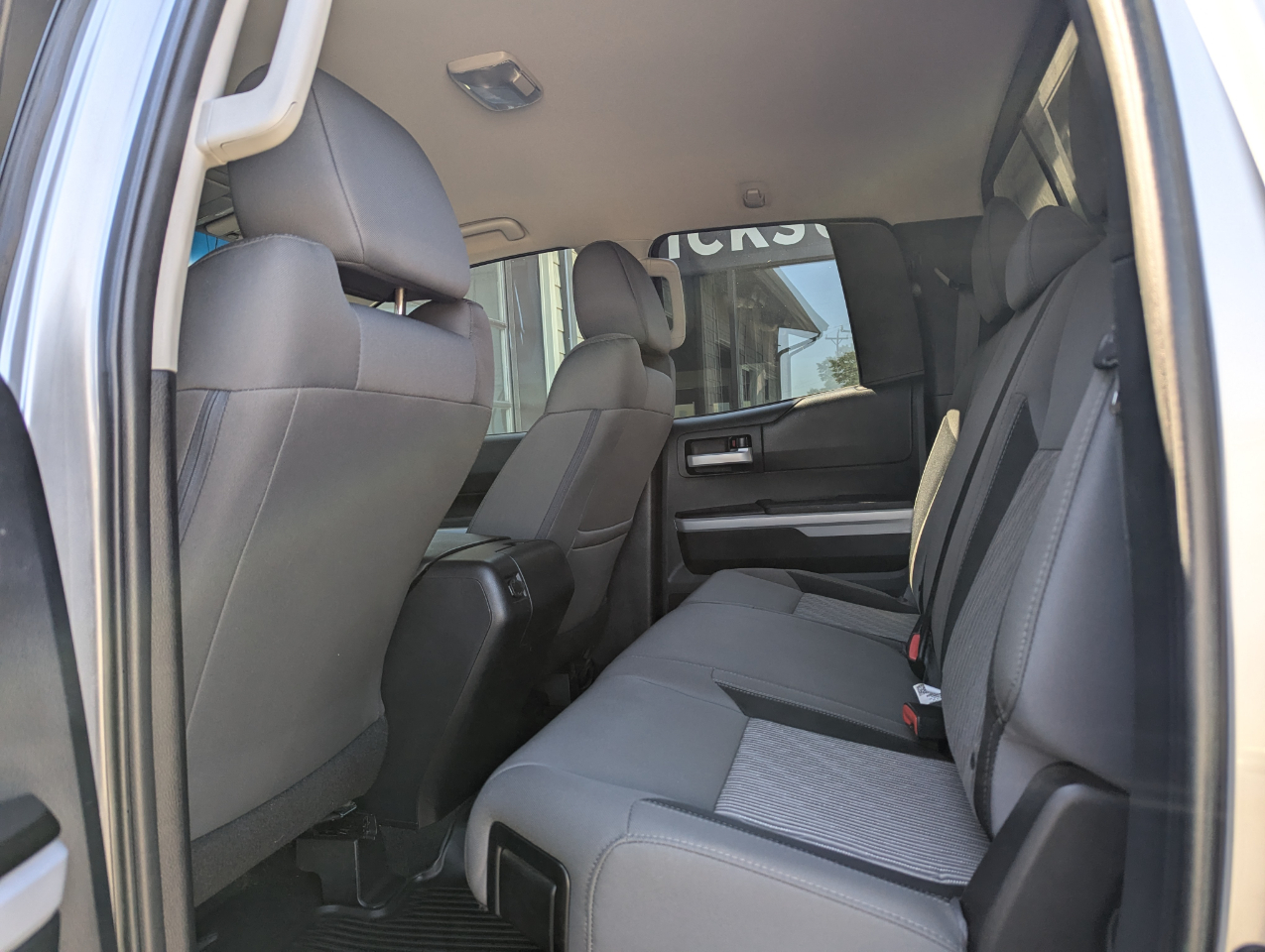 Toyota Tundra SR5 Double Cab 4WD 2016 Toyota Tundra SR5 Double Cab 4WD 2016