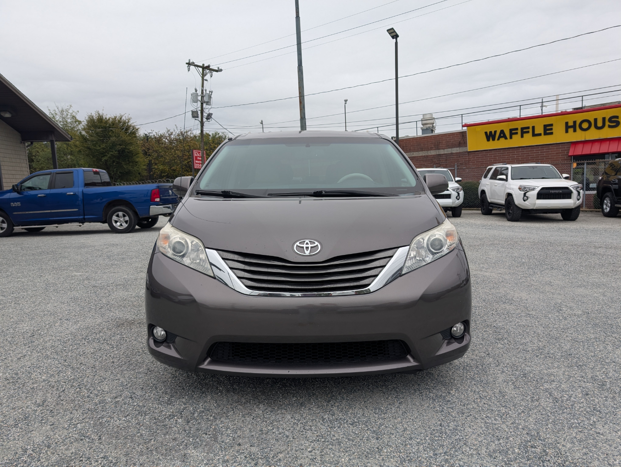 2012 Toyota Sienna XLE photo 2