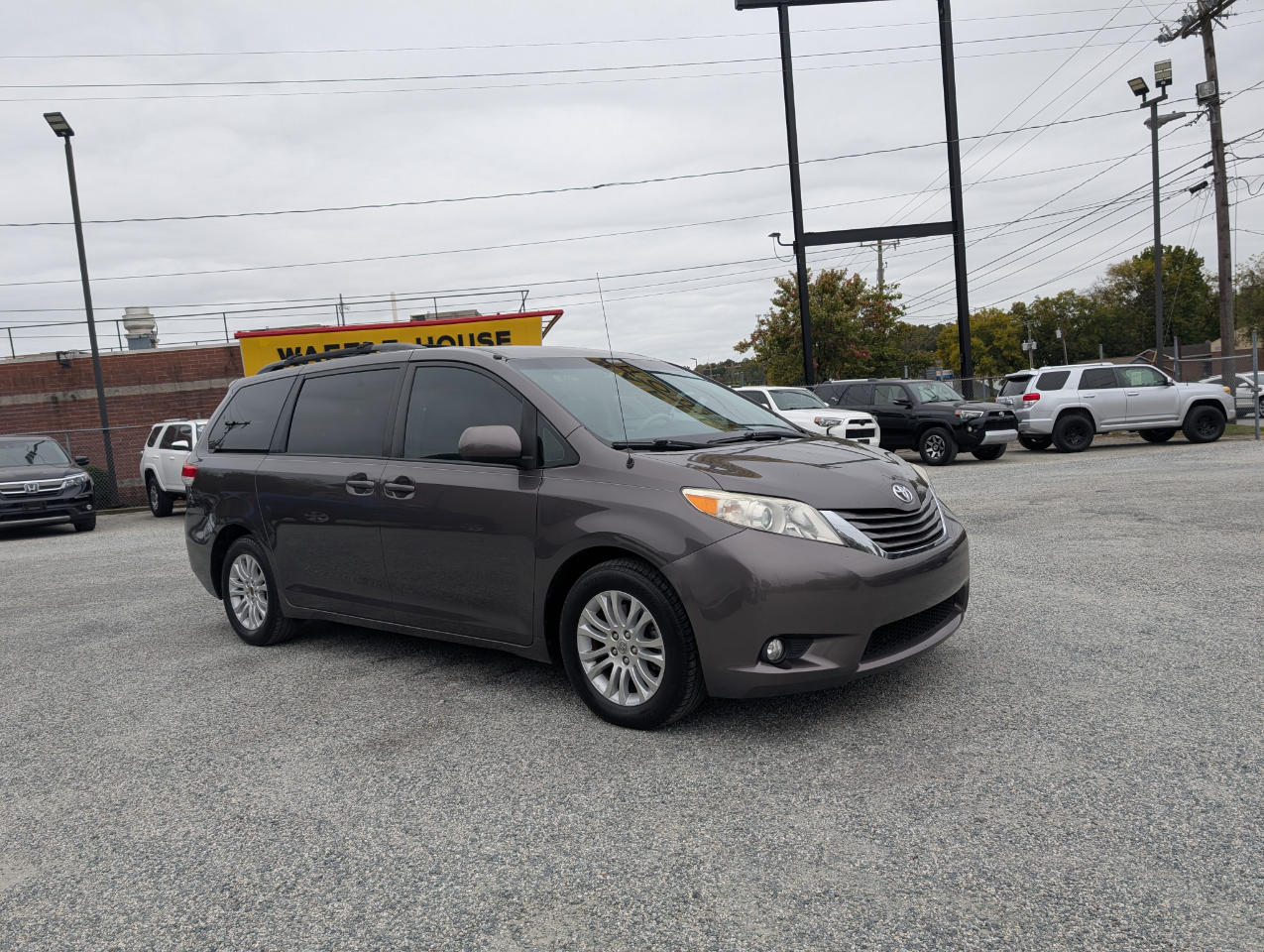 2012 Toyota Sienna XLE photo 3