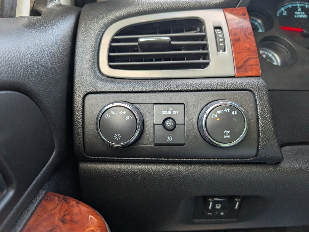 Chevrolet Suburban LS 4WD 2014 Chevrolet Suburban LS 4WD 2014