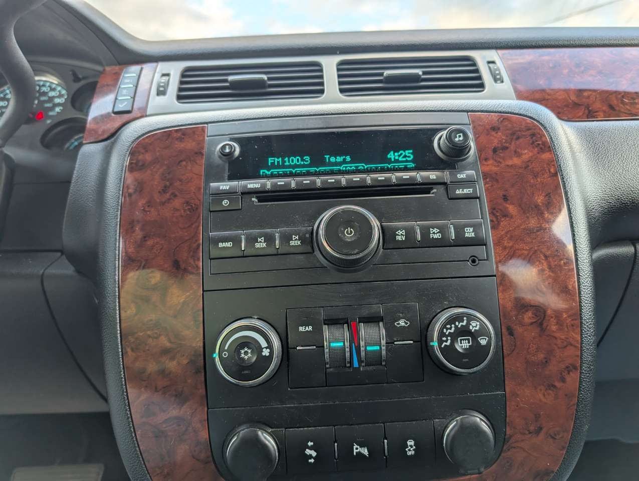 Chevrolet Suburban LS 4WD 2014 Chevrolet Suburban LS 4WD 2014