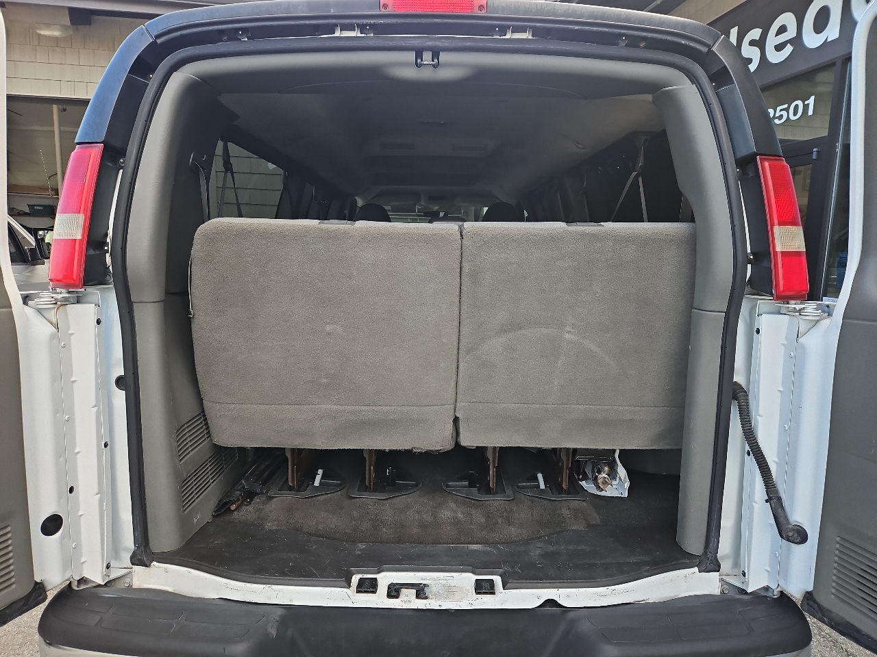 Chevrolet Express Passenger  2011