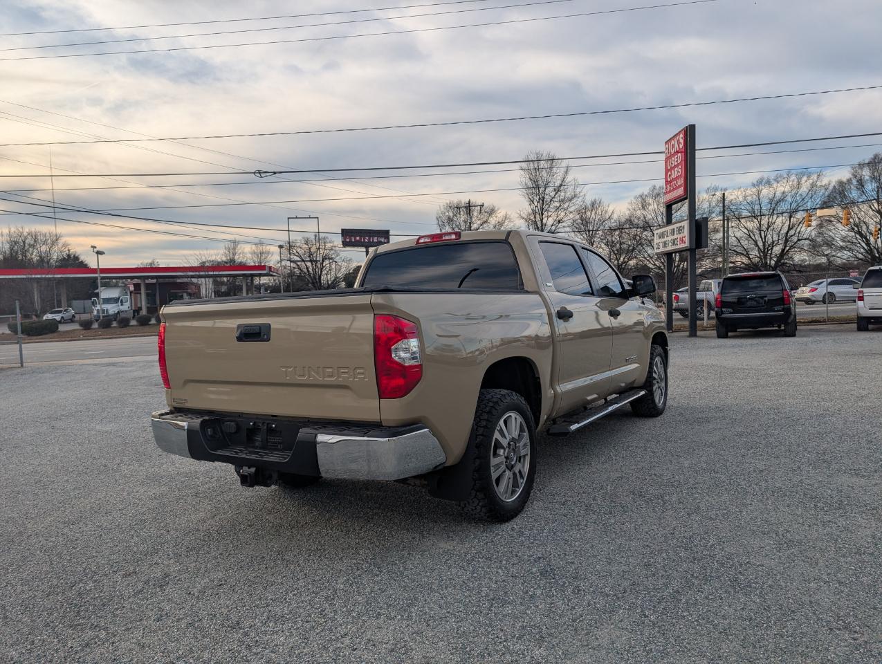 Toyota Tundra  2017