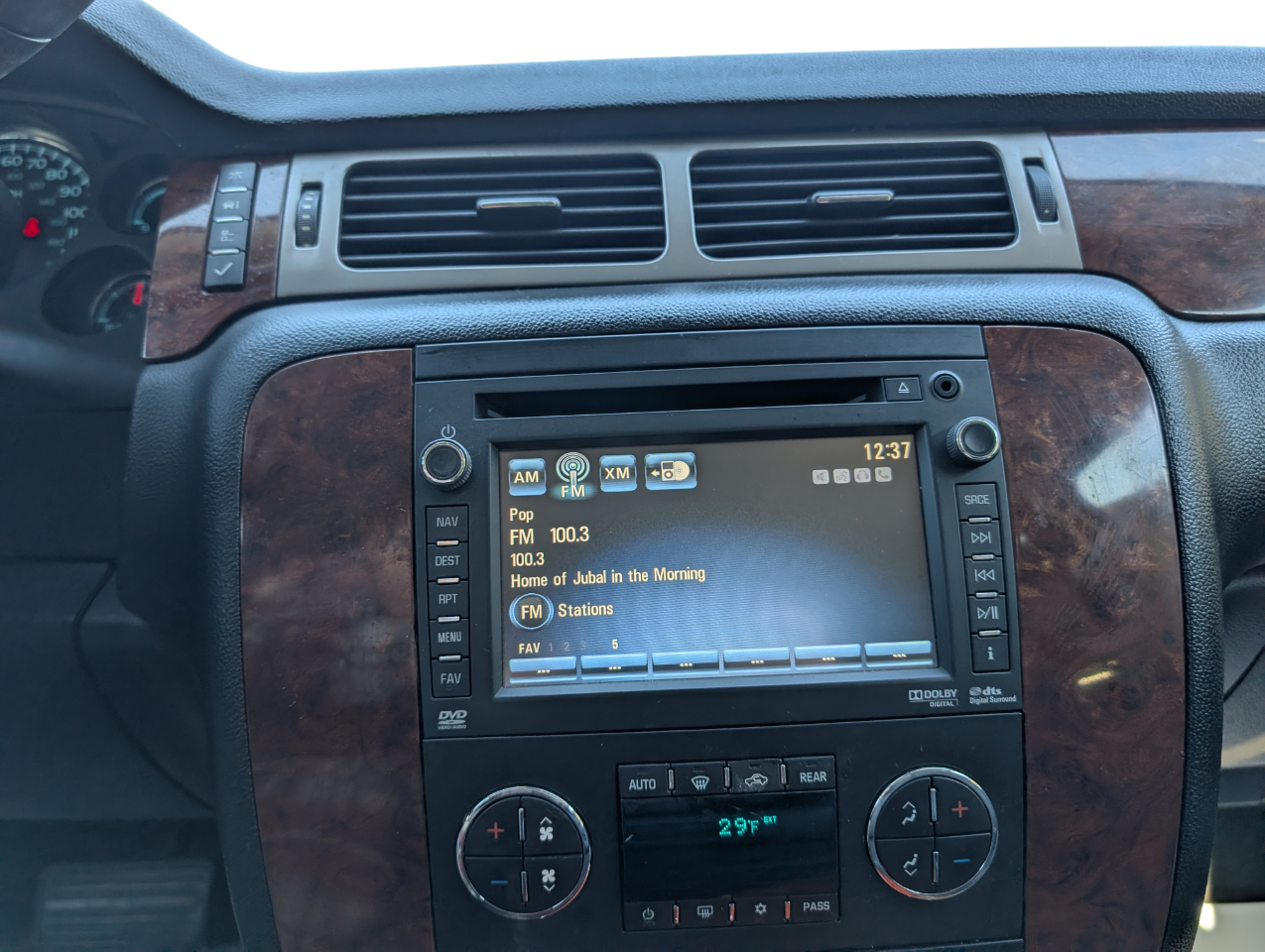 Chevrolet Suburban  2014