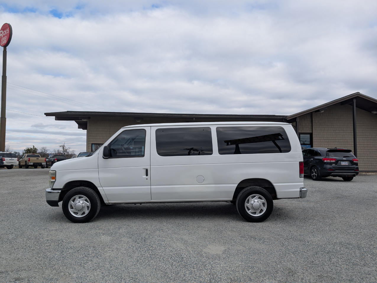 Ford Econoline E-350 XLT Super Duty 2011