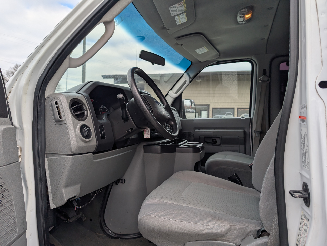 Ford Econoline E-350 XLT Super Duty 2011