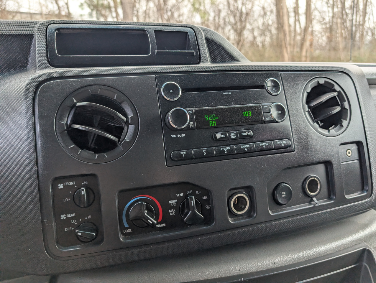 Ford Econoline E-350 XLT Super Duty 2011