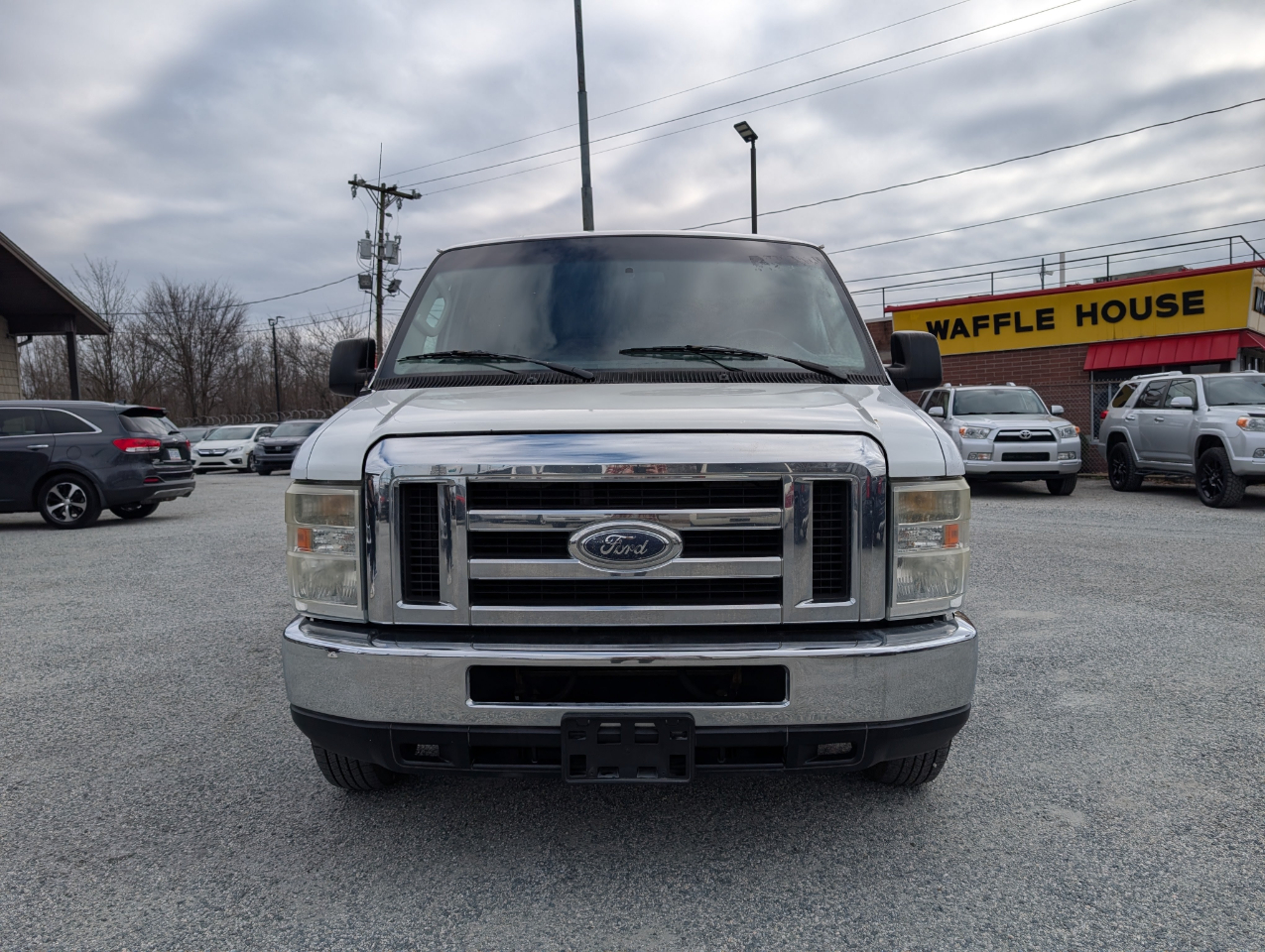 Ford Econoline E-350 XLT Super Duty 2011
