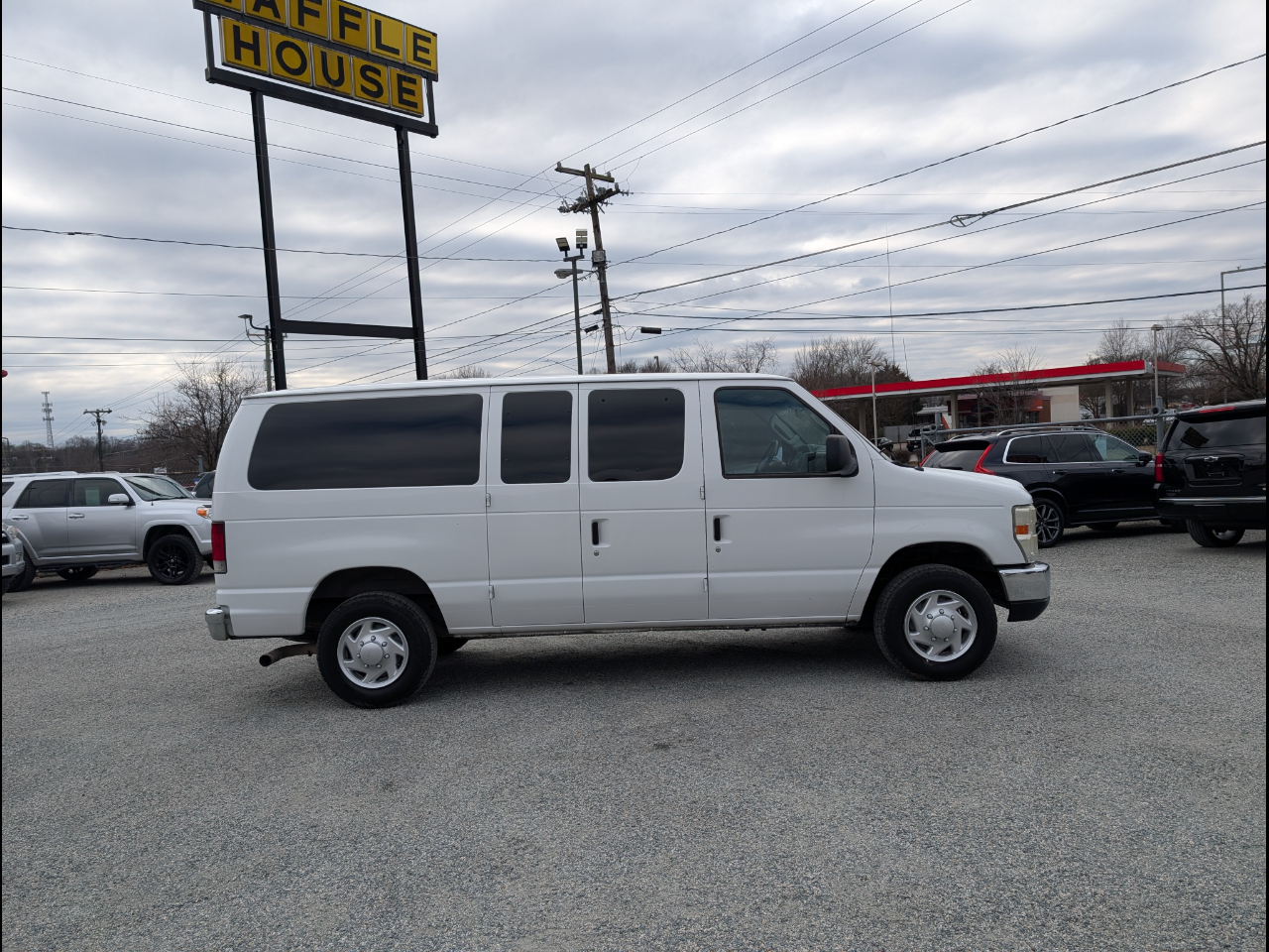 Ford Econoline E-350 XLT Super Duty 2011