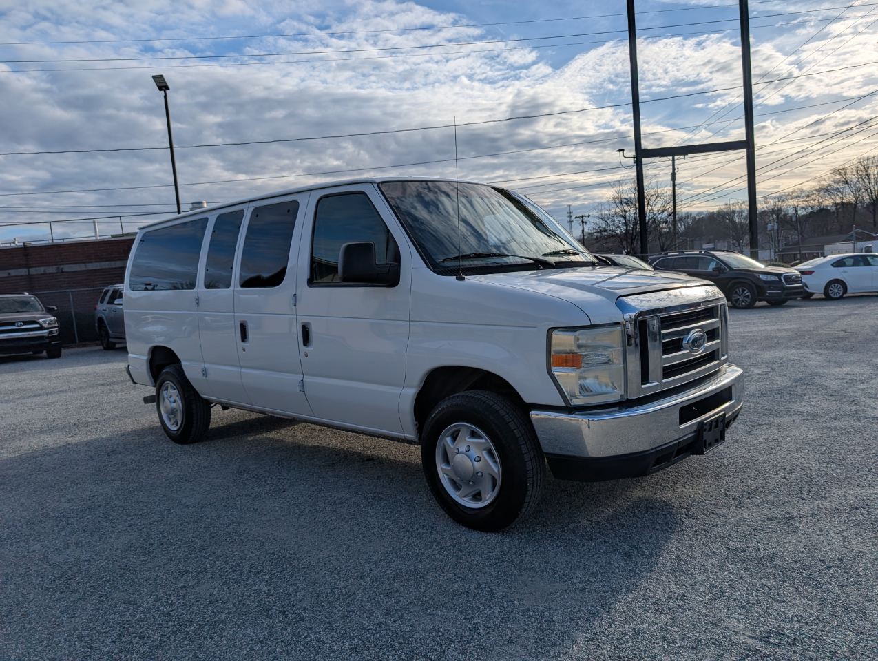 Ford Econoline E-350 XLT Super Duty 2011