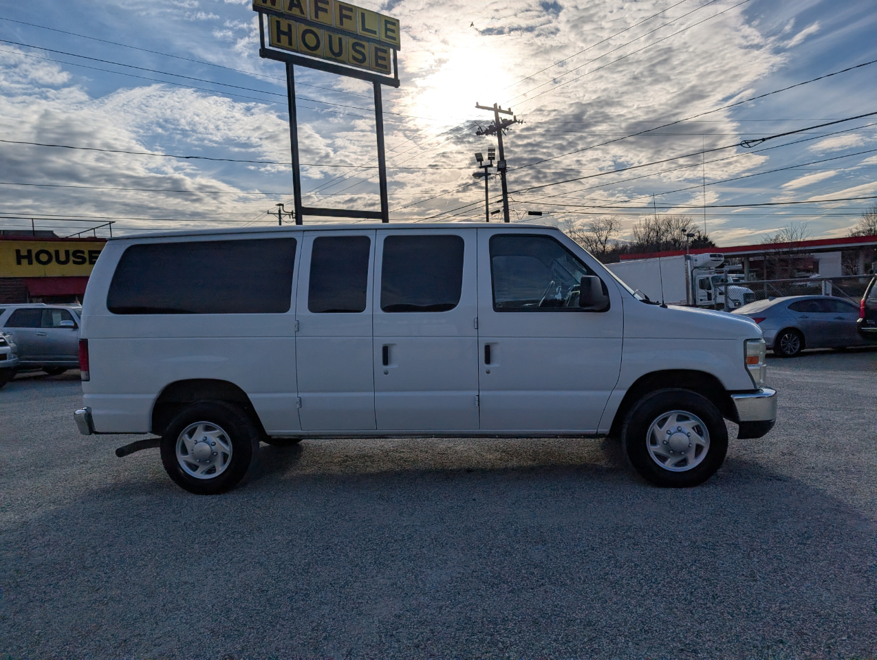 Ford Econoline E-350 XLT Super Duty 2011