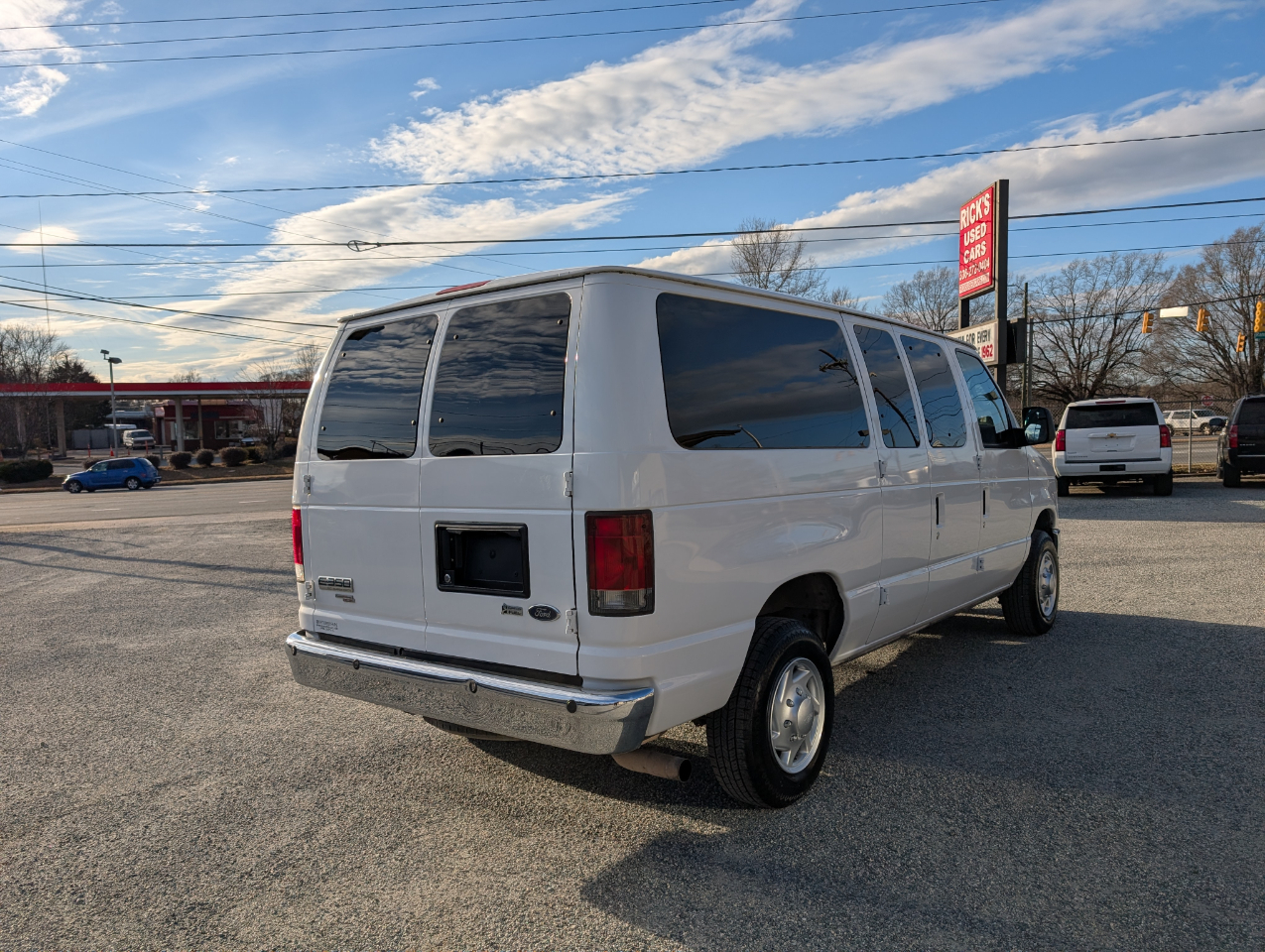 Ford Econoline E-350 XLT Super Duty 2011