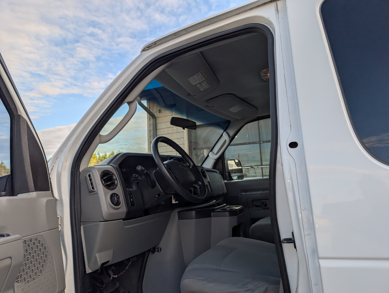 Ford Econoline E-350 XLT Super Duty 2011