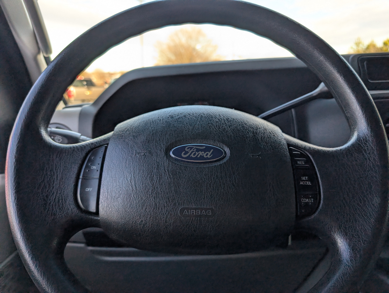 Ford Econoline E-350 XLT Super Duty 2011