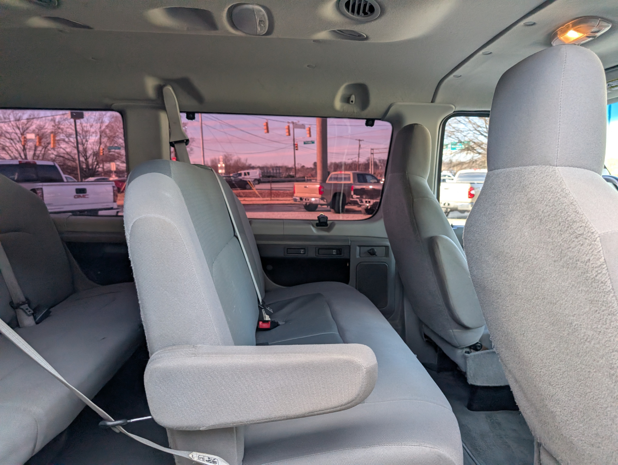 Ford Econoline E-350 XLT Super Duty 2011