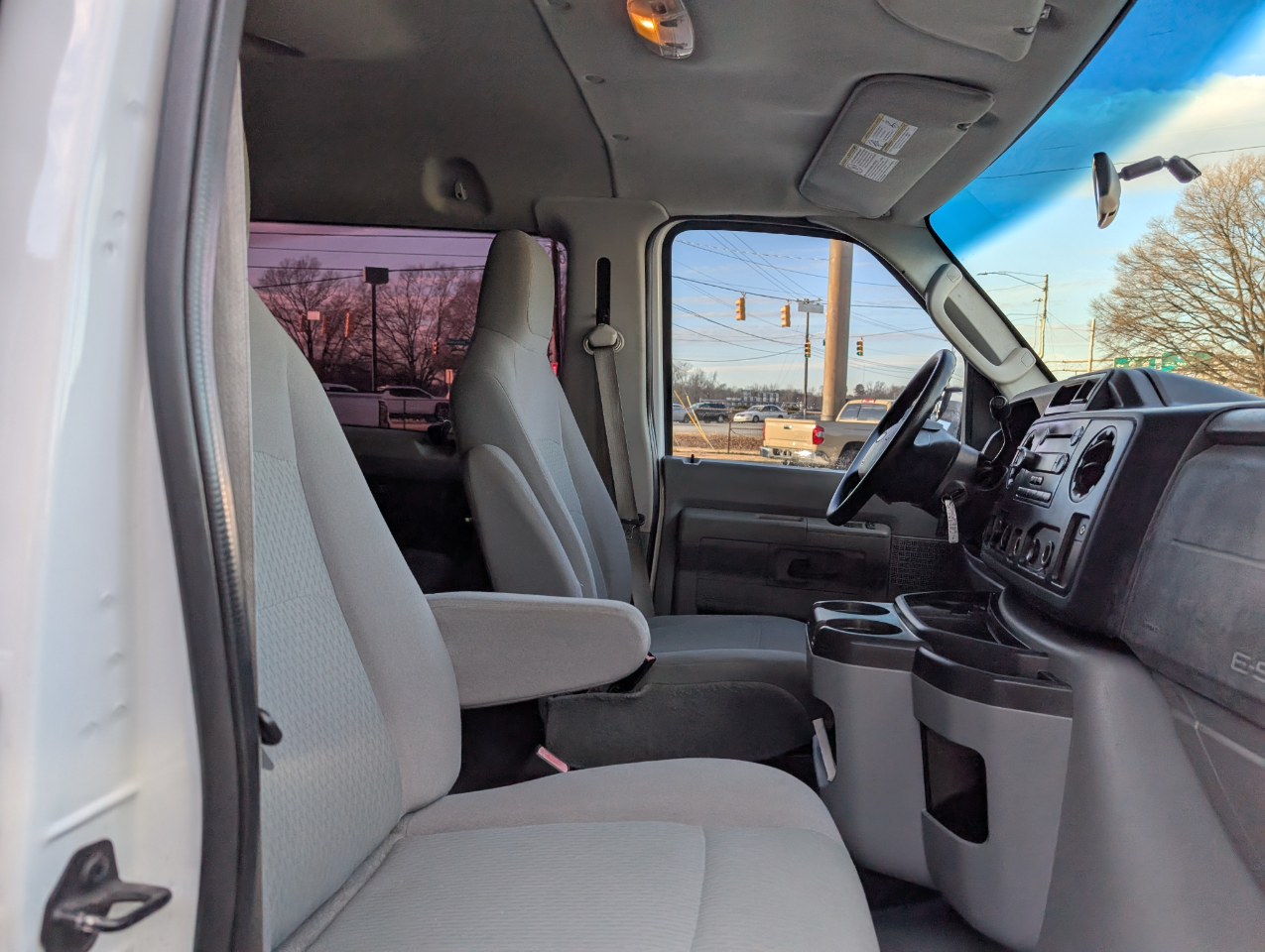 Ford Econoline E-350 XLT Super Duty 2011