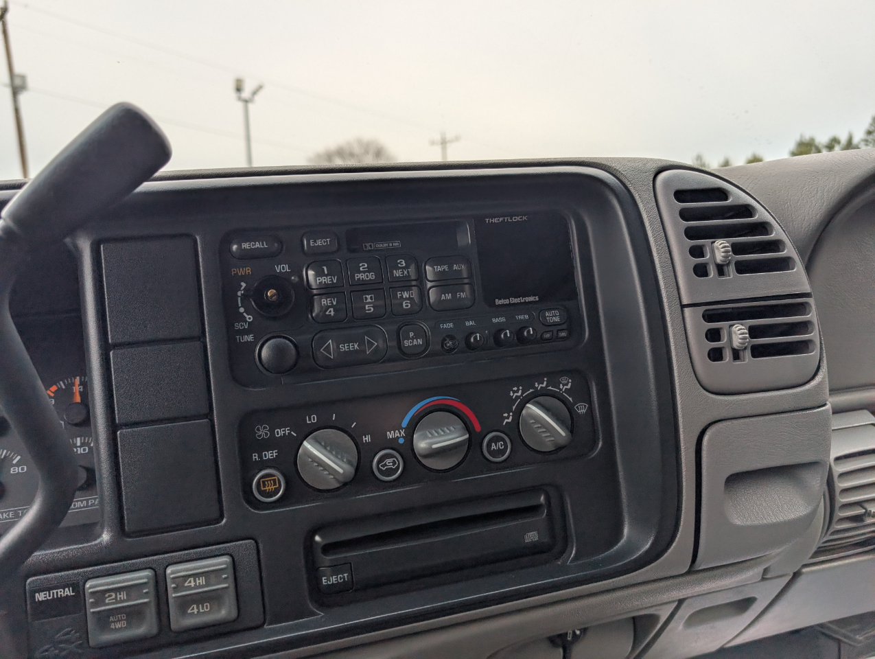 Chevrolet Suburban 1500 4WD 1999