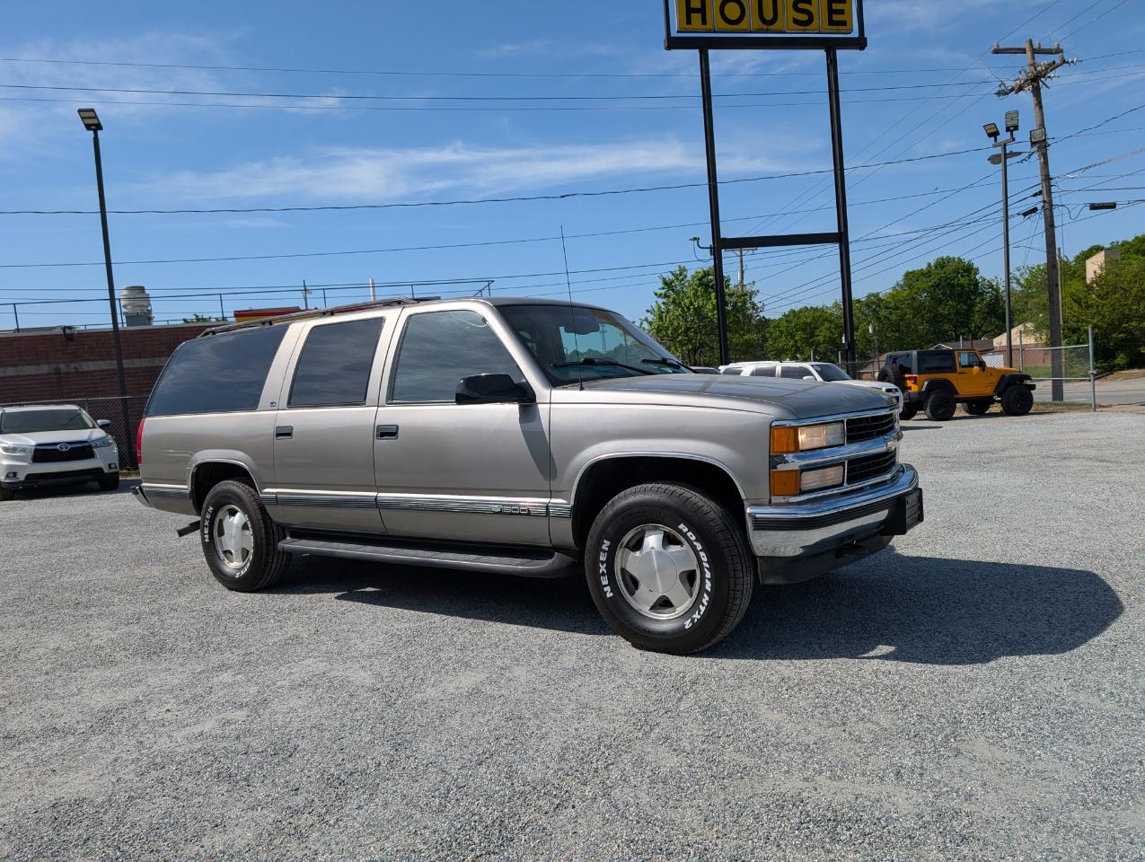 Chevrolet Suburban 1500 4WD 1999