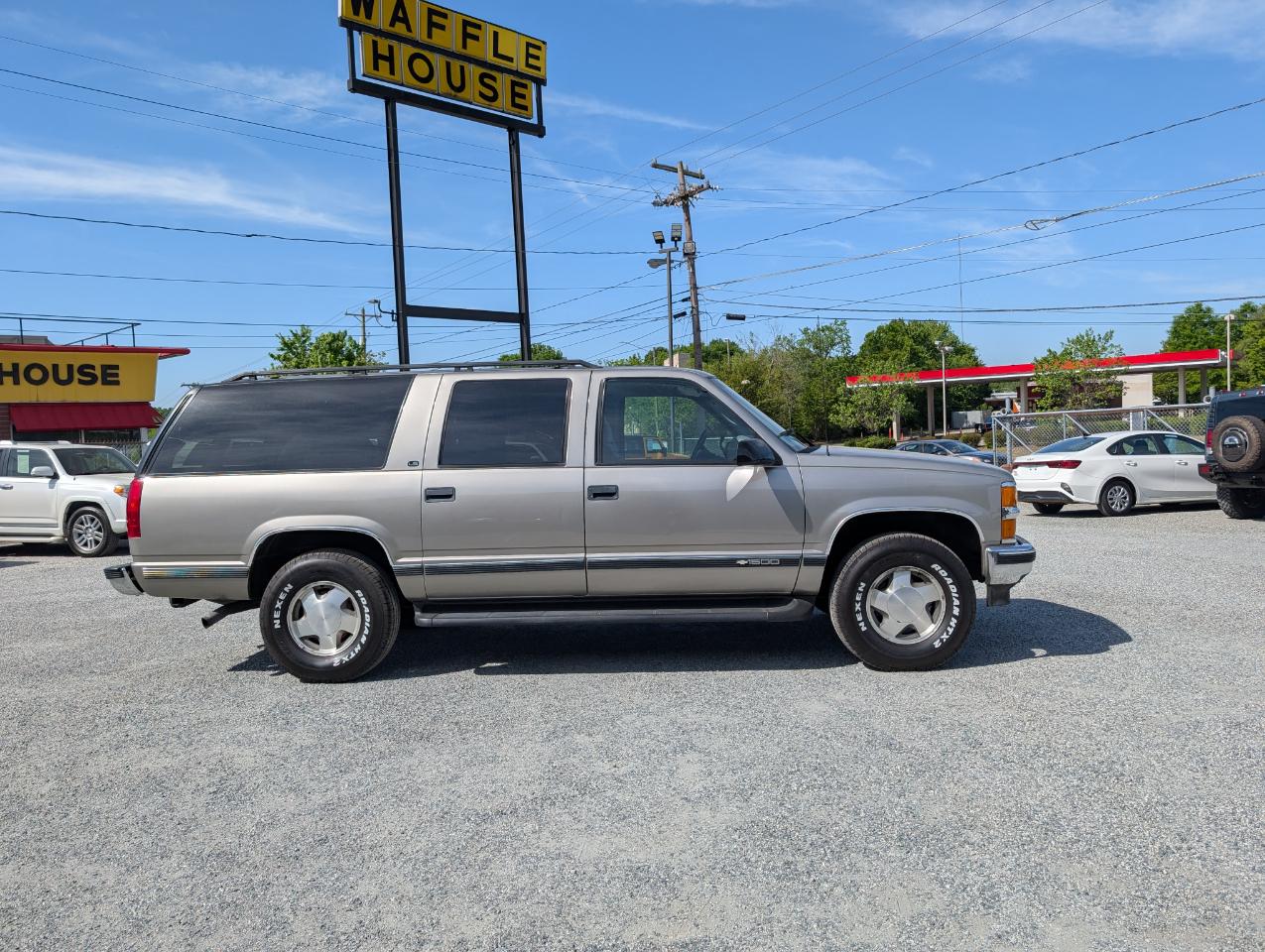 Chevrolet Suburban 1500 4WD 1999