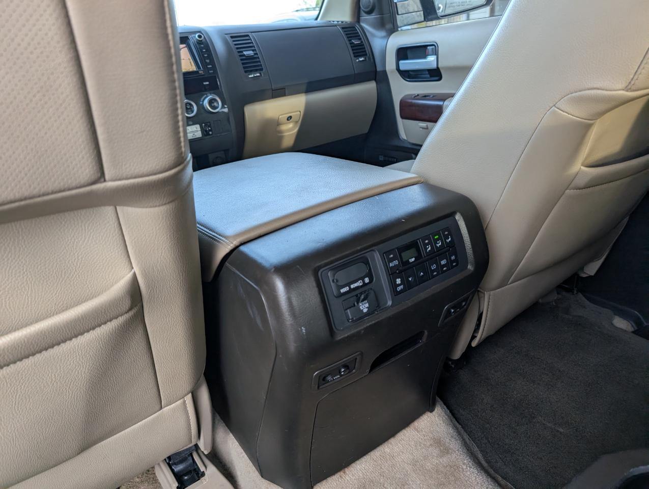Toyota Sequoia Platinum 2011
