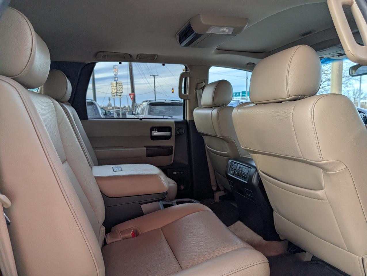 Toyota Sequoia Platinum 2011