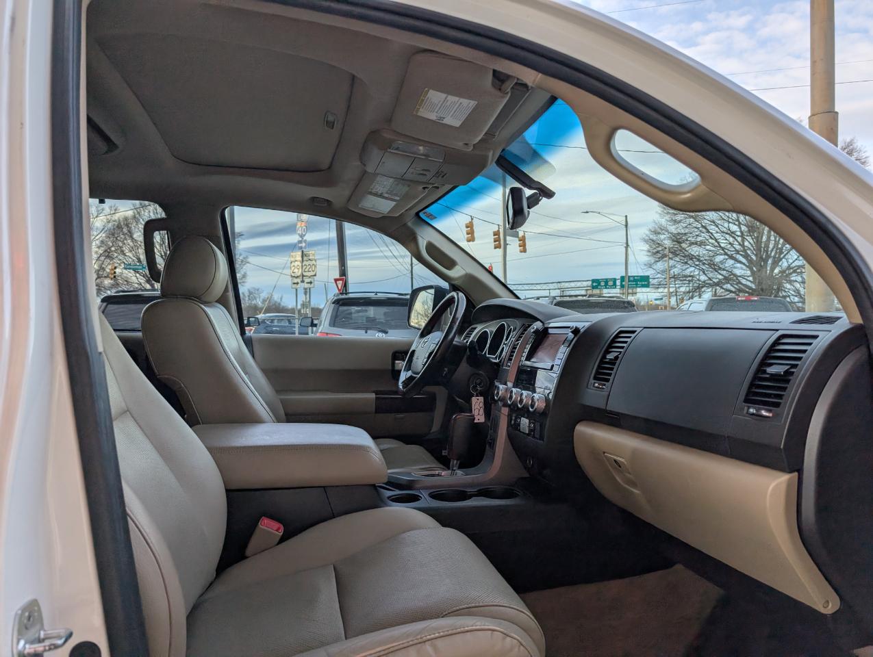 Toyota Sequoia Platinum 2011