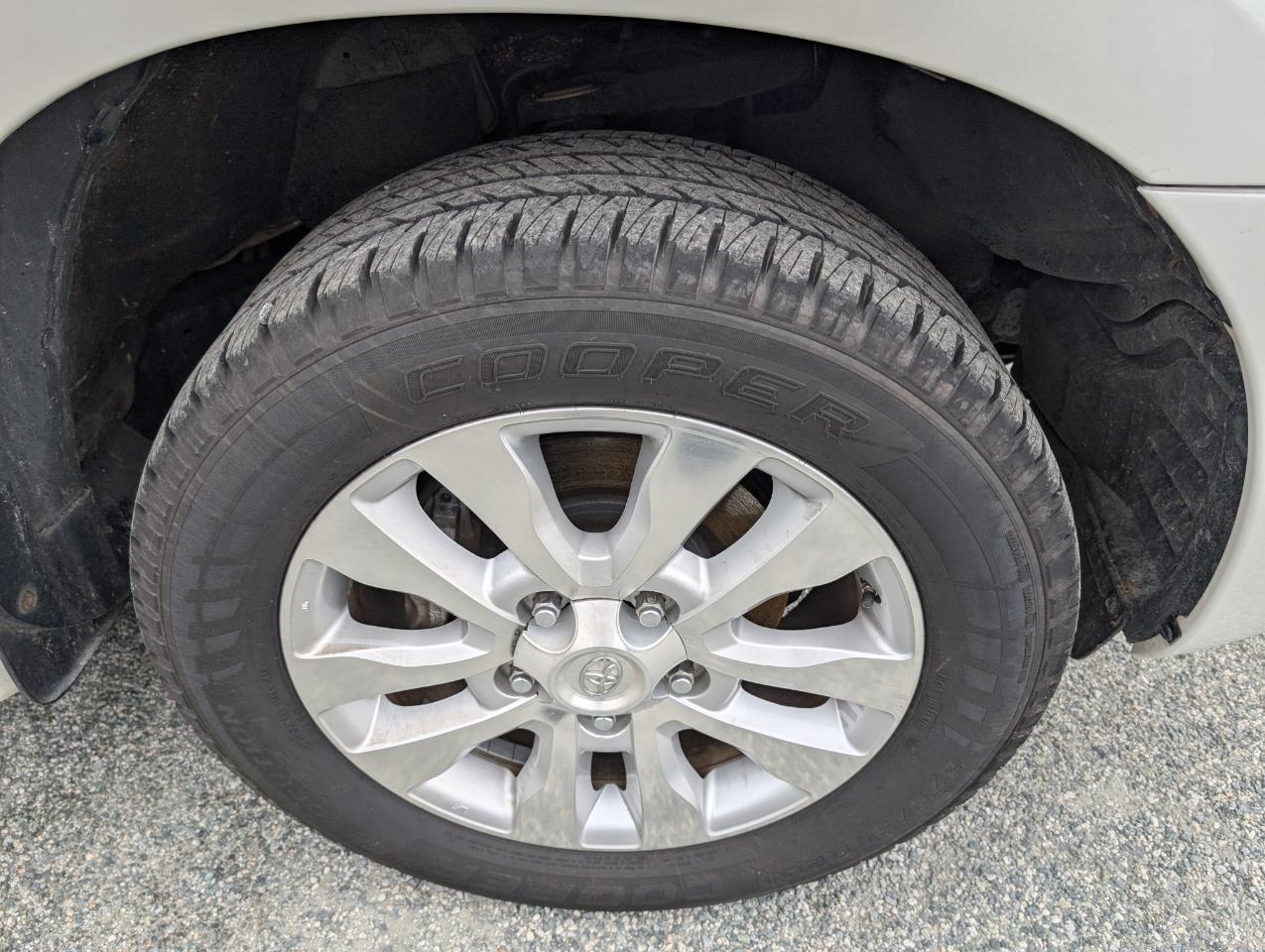 Toyota Sequoia Platinum 2011