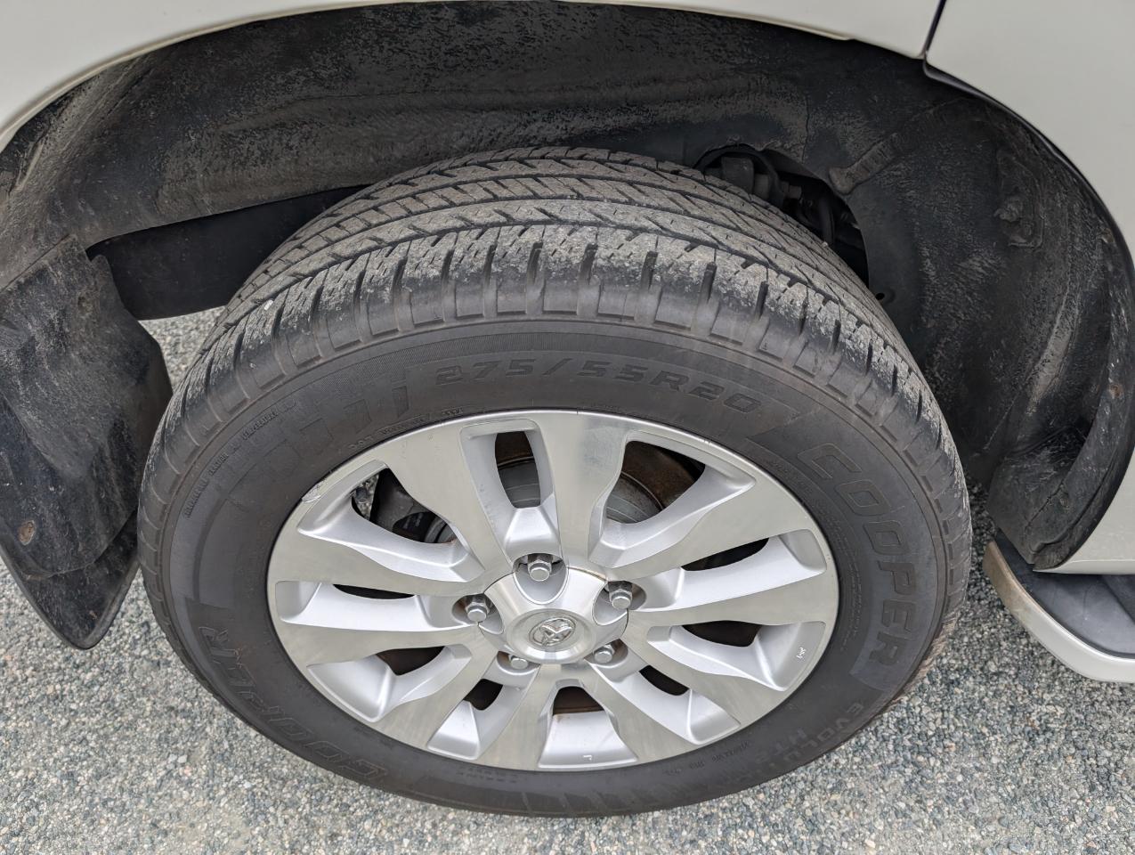 Toyota Sequoia Platinum 2011