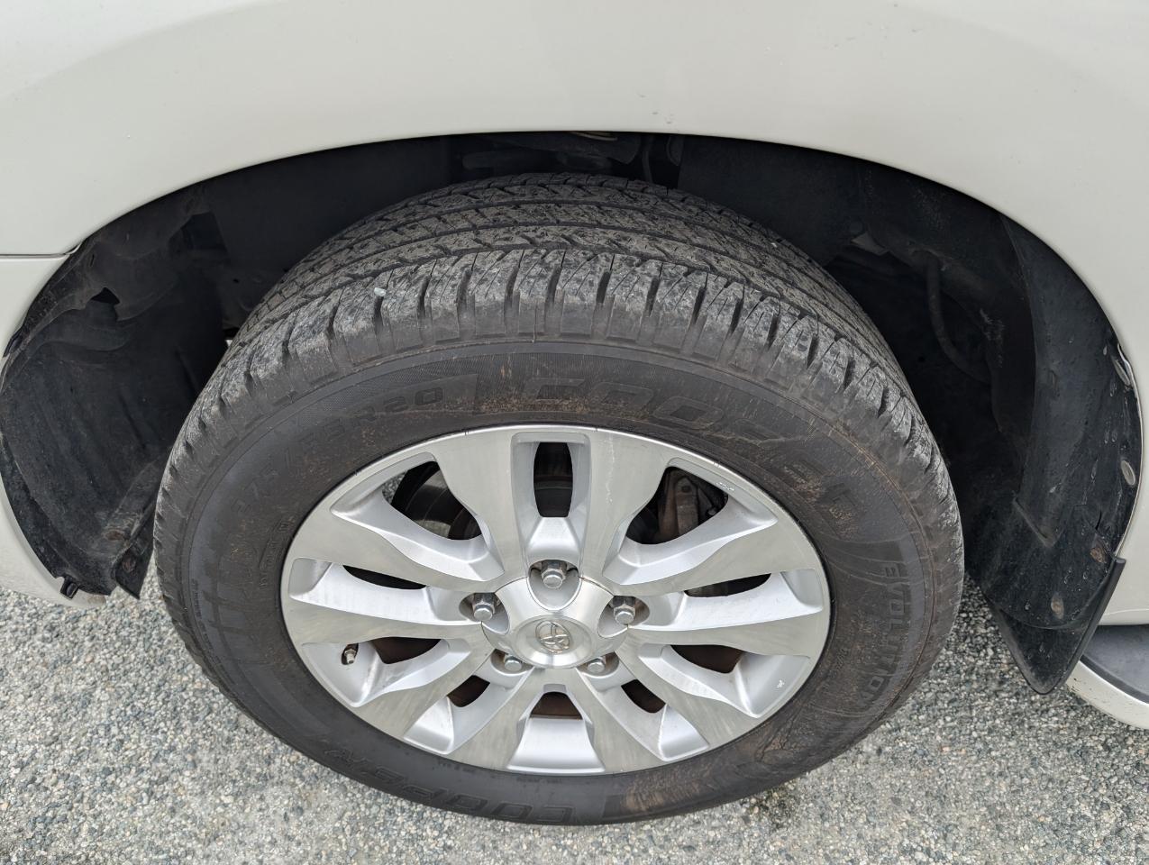 Toyota Sequoia Platinum 2011