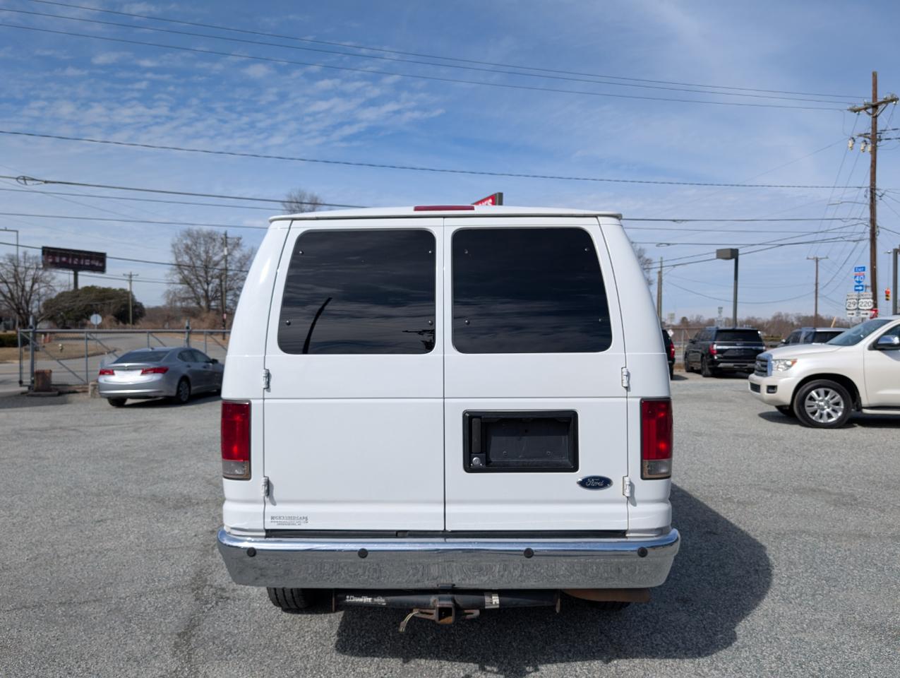 Ford Econoline Wagon E-350 XLT Super Duty 2011