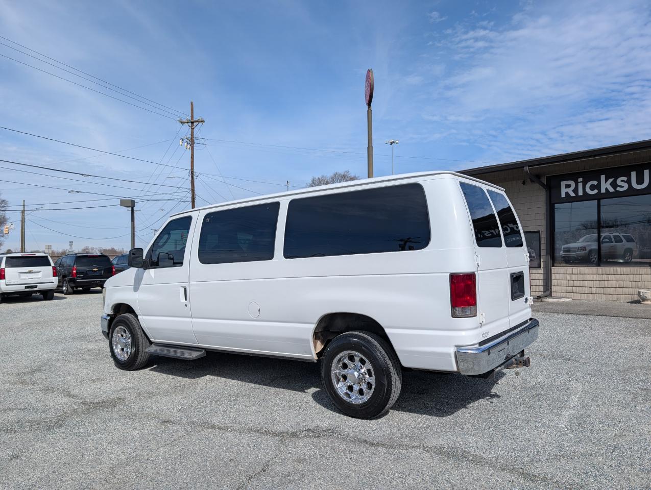 Ford Econoline Wagon E-350 XLT Super Duty 2011