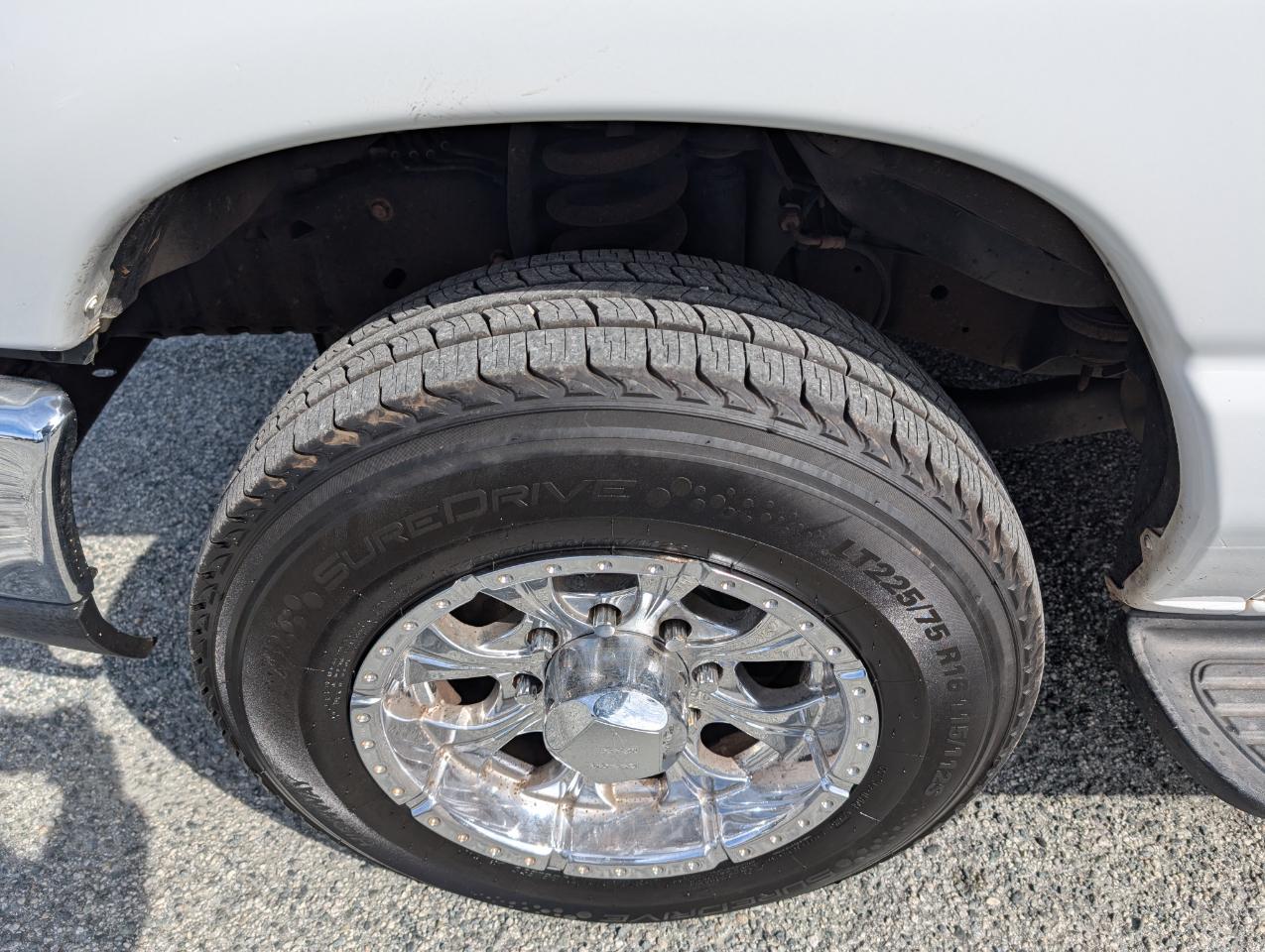 Ford Econoline Wagon E-350 XLT Super Duty 2011