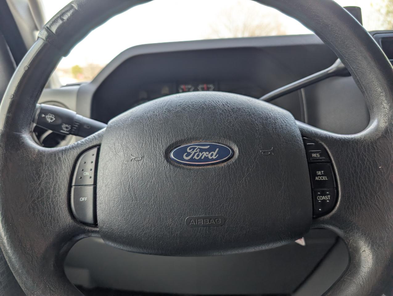 Ford Econoline Wagon E-350 XLT Super Duty 2011