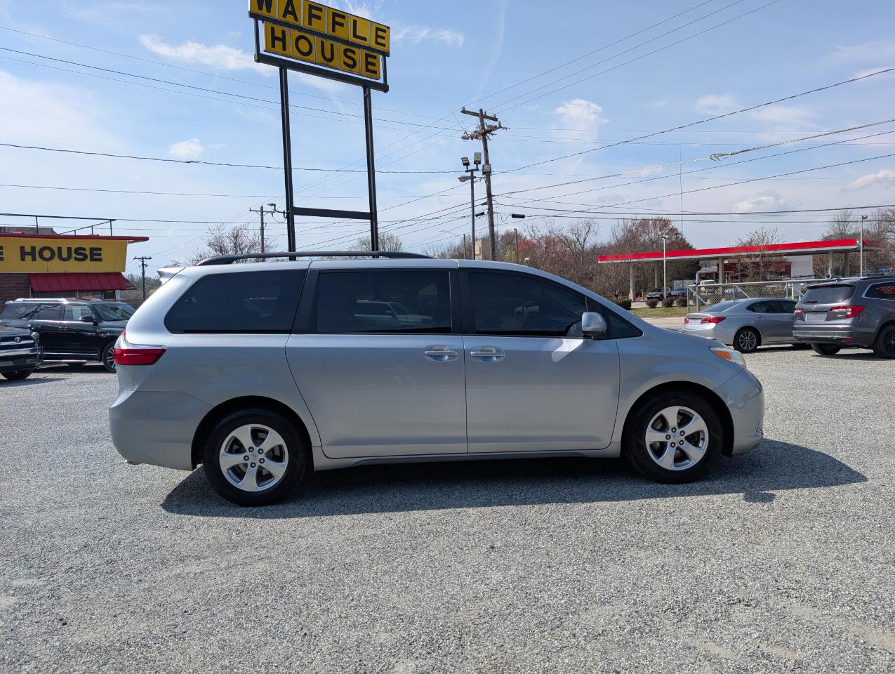 Toyota Sienna LE 8-Passenger 2016