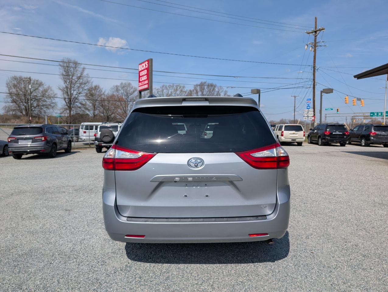 Toyota Sienna LE 8-Passenger 2016