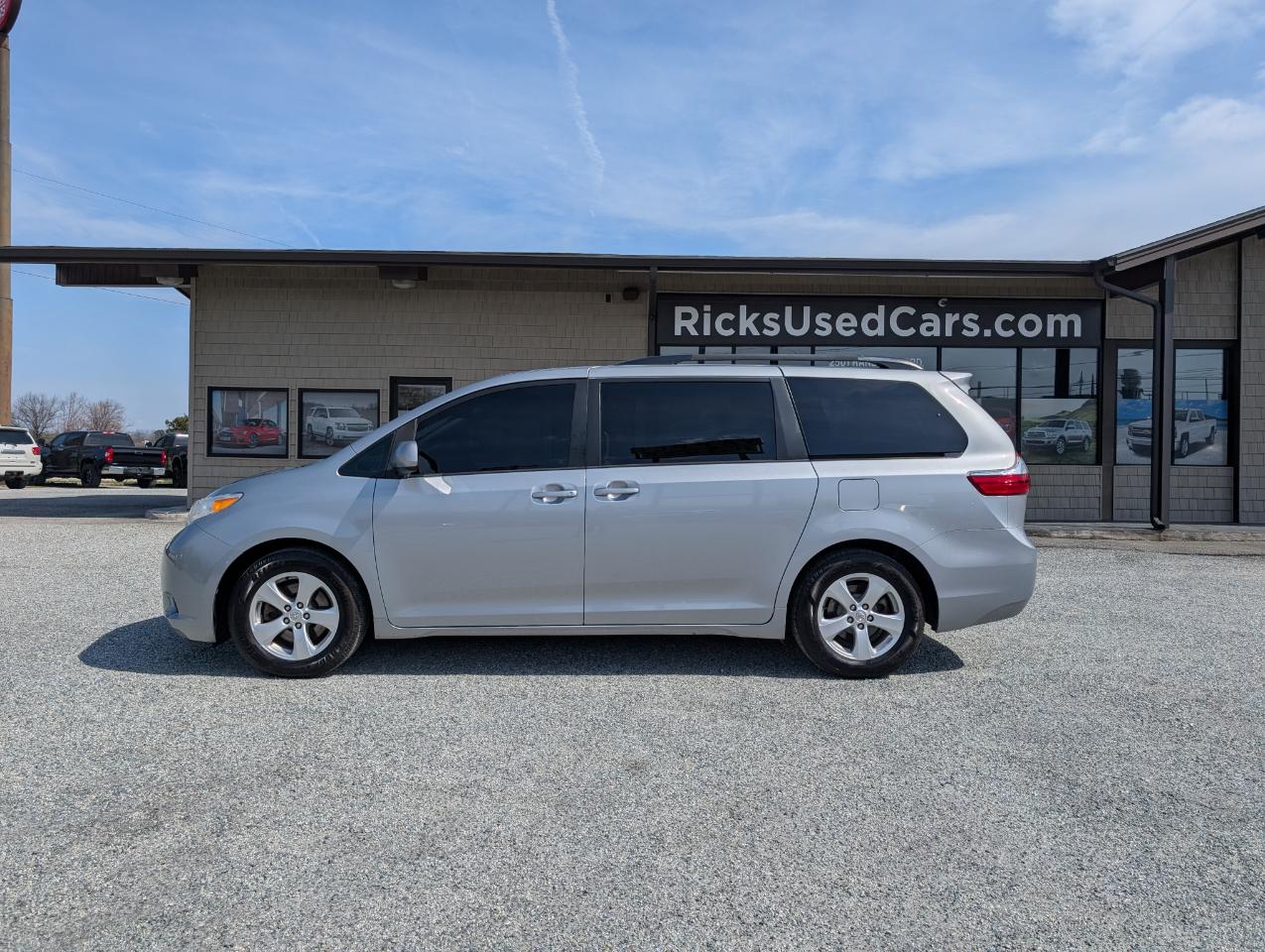 Toyota Sienna LE 8-Passenger 2016