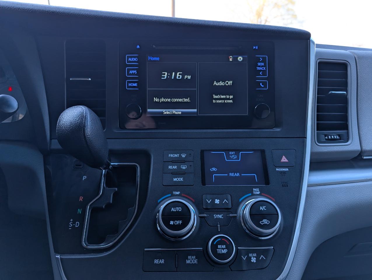 Toyota Sienna LE 8-Passenger 2016