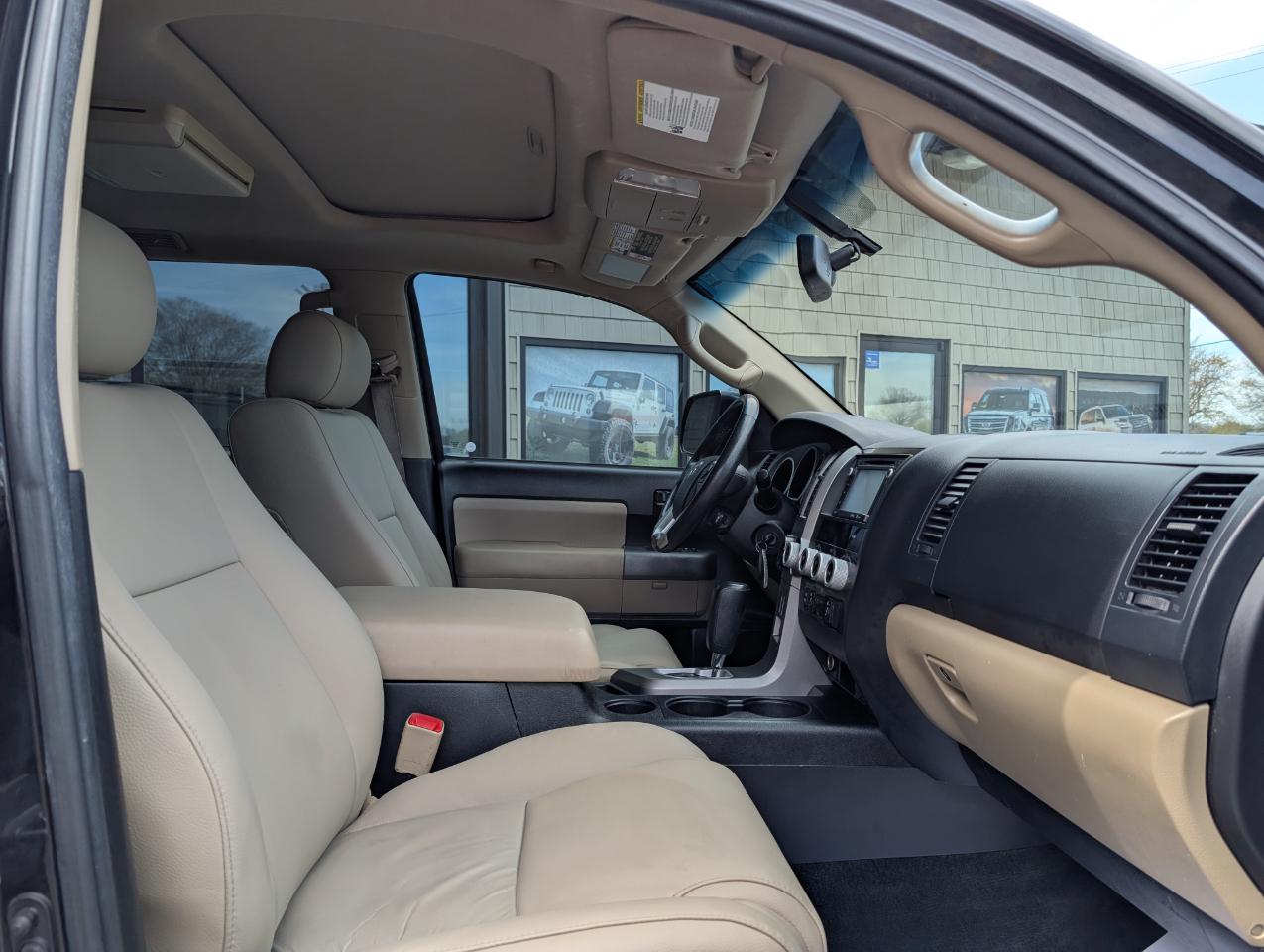 Toyota Sequoia SR5 2016