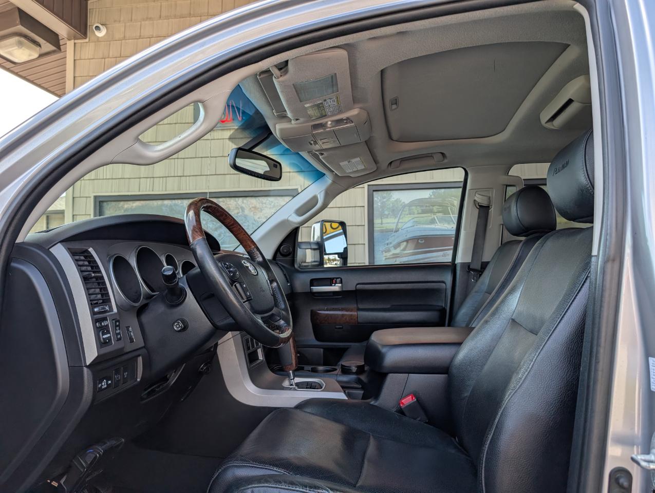 Toyota Tundra Limited CrewMax 4WD 2010