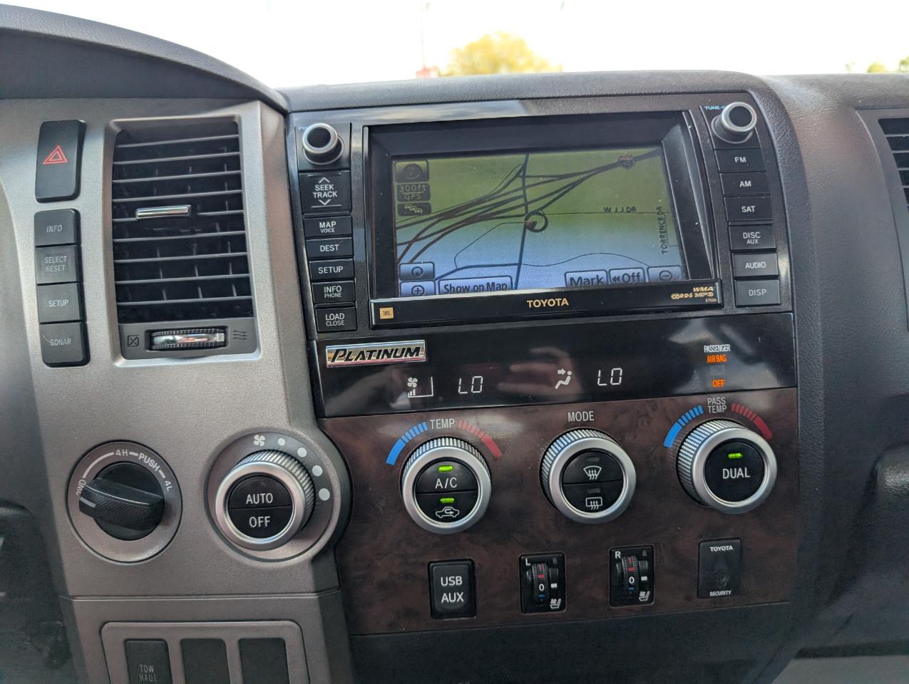 Toyota Tundra Limited CrewMax 4WD 2010