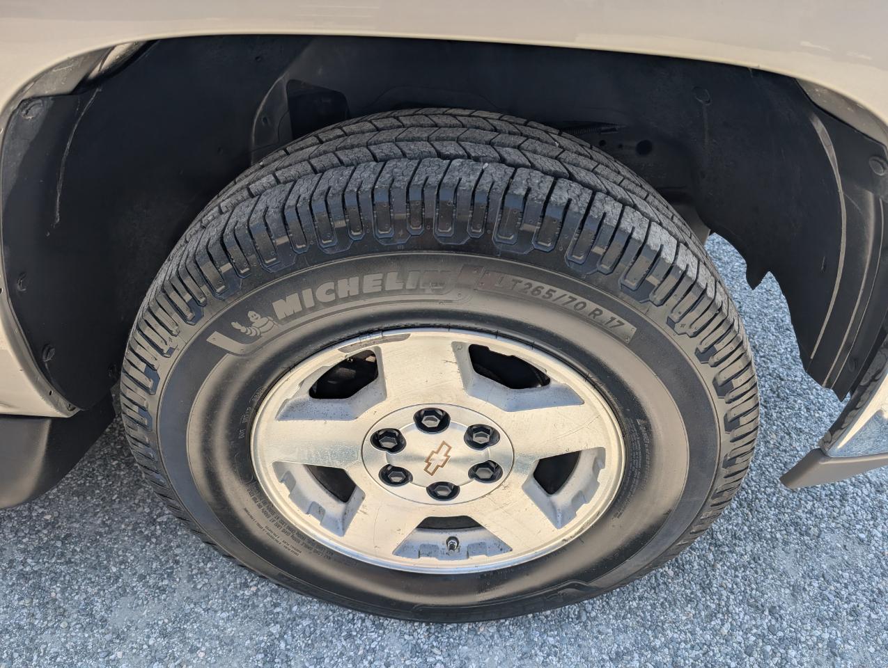 Chevrolet Suburban  2004