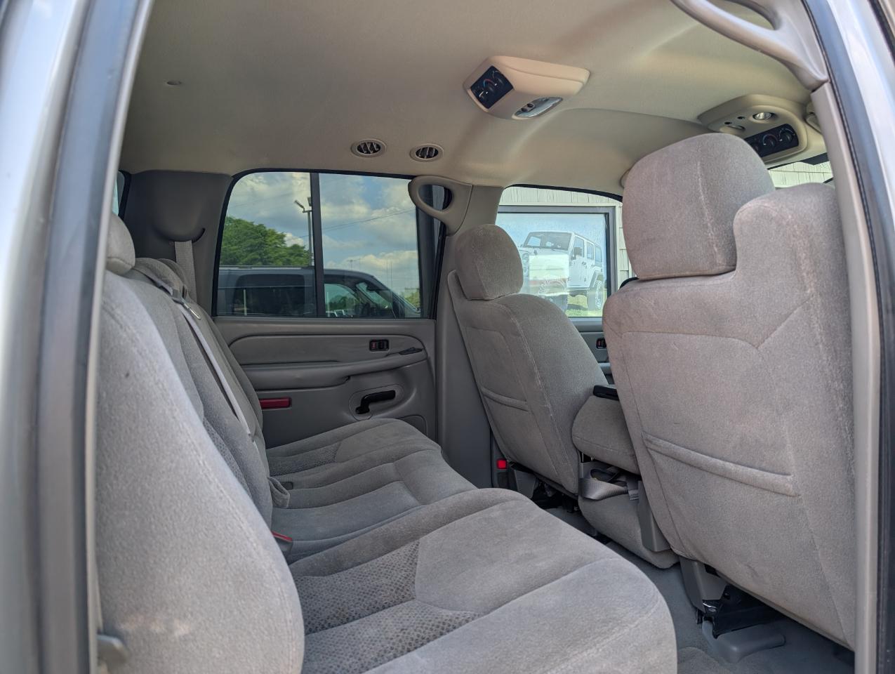 Chevrolet Suburban  2004