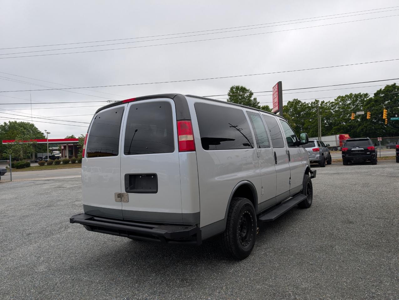 Chevrolet Express Passenger  2011