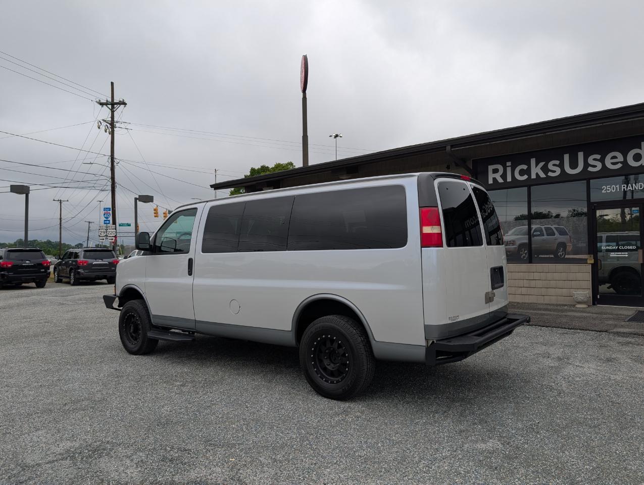 Chevrolet Express Passenger  2011
