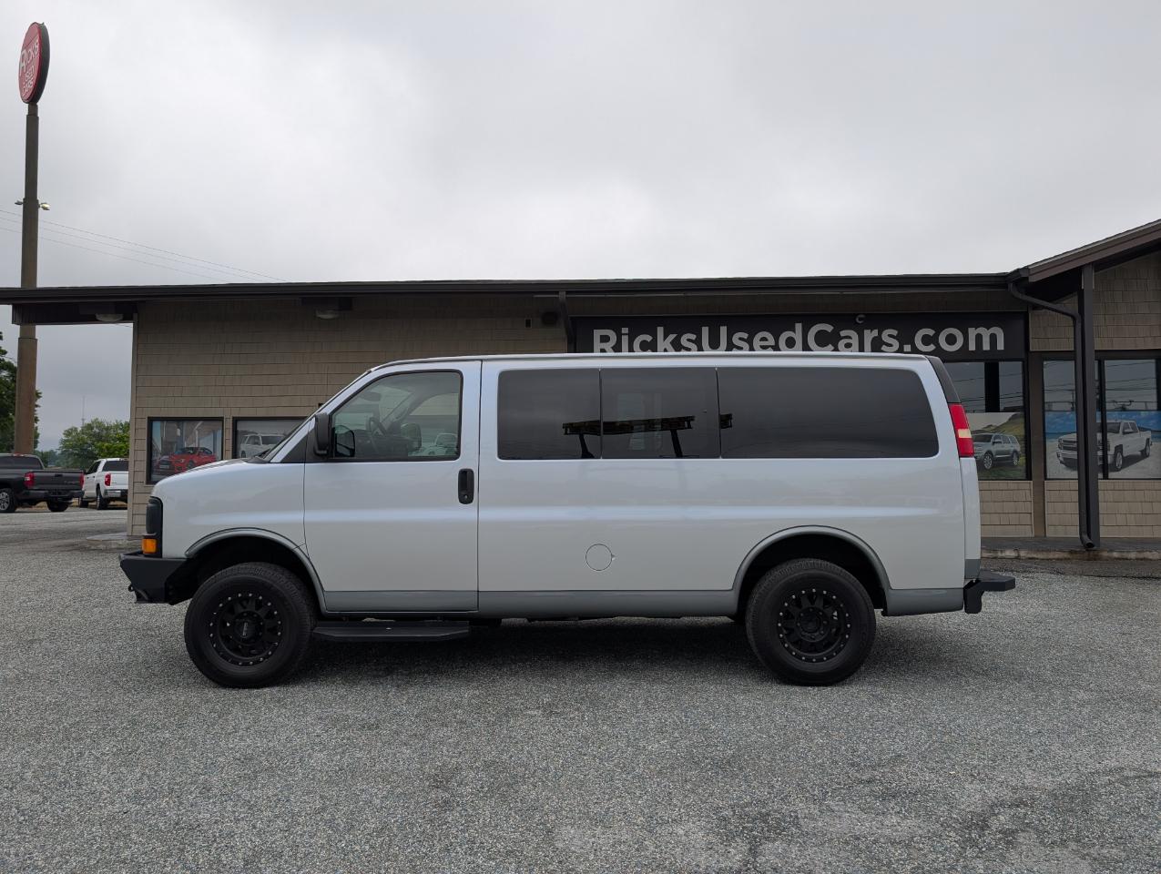Chevrolet Express Passenger  2011