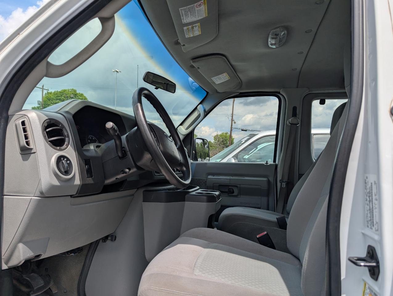 Ford Econoline Wagon E-350 XLT Super Duty 2013