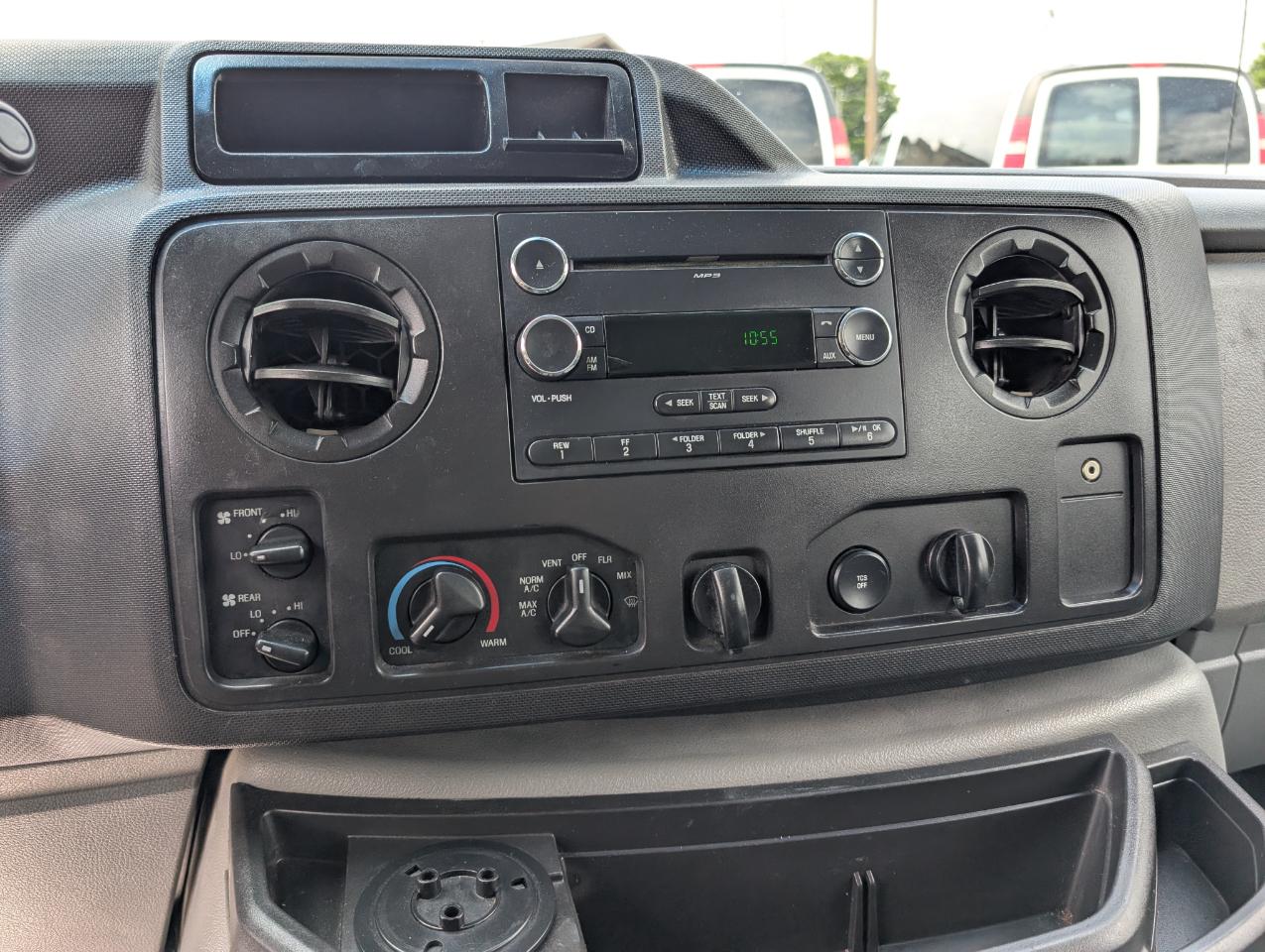 Ford Econoline Wagon E-350 XLT Super Duty 2013