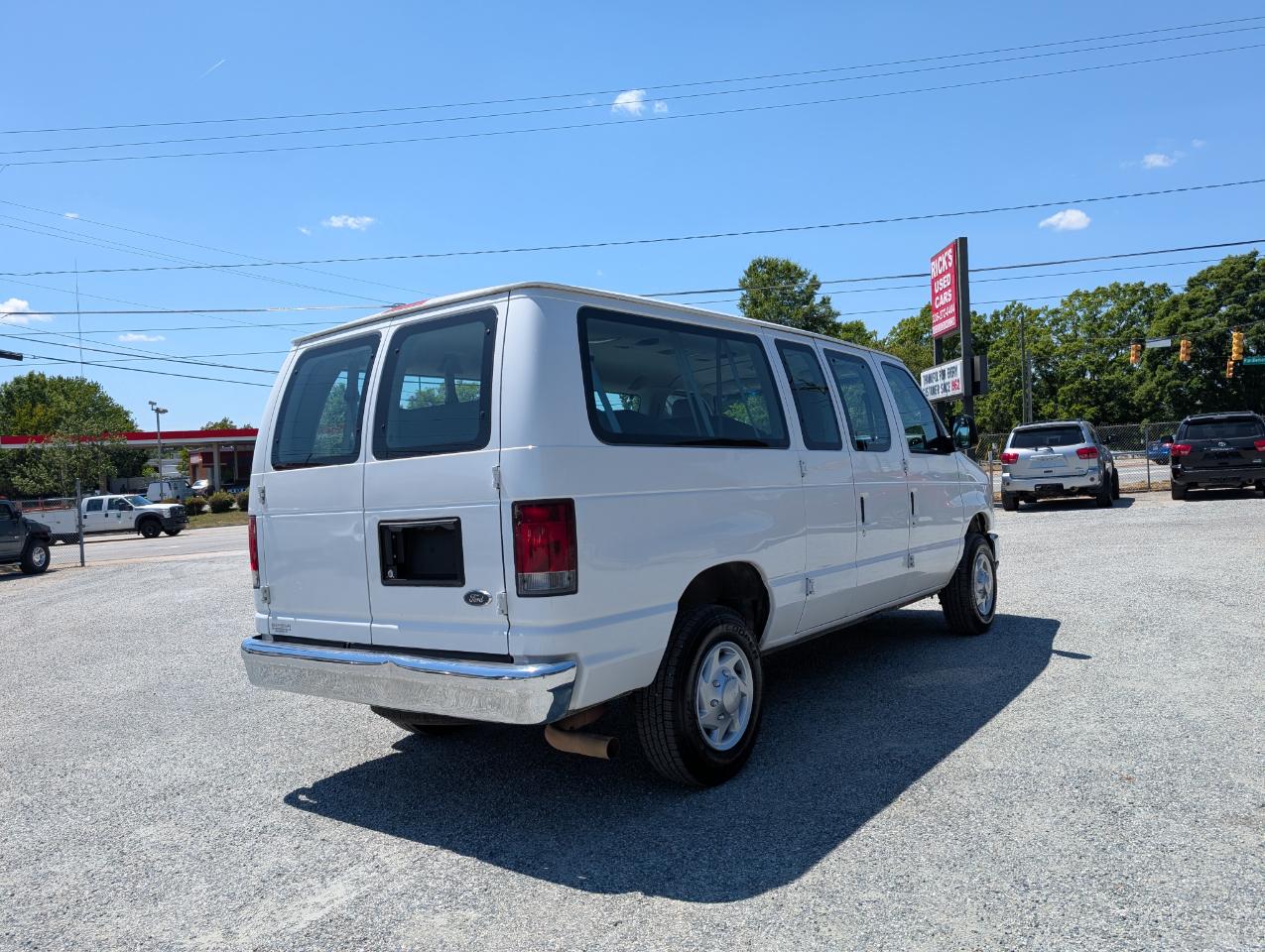 View vehicle photo 7