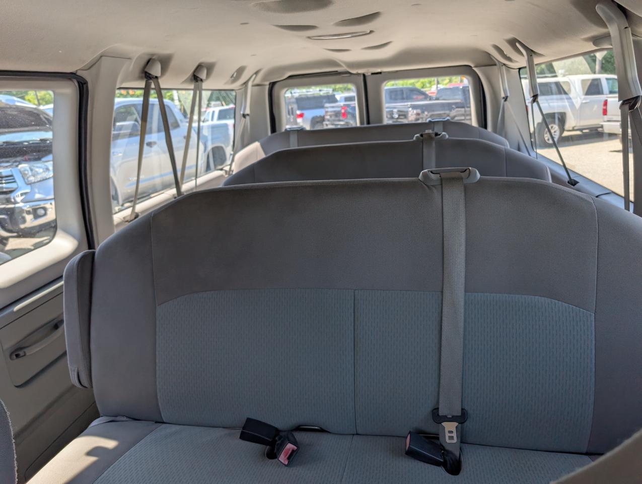 Ford Econoline Wagon E-350 XLT Super Duty 2013