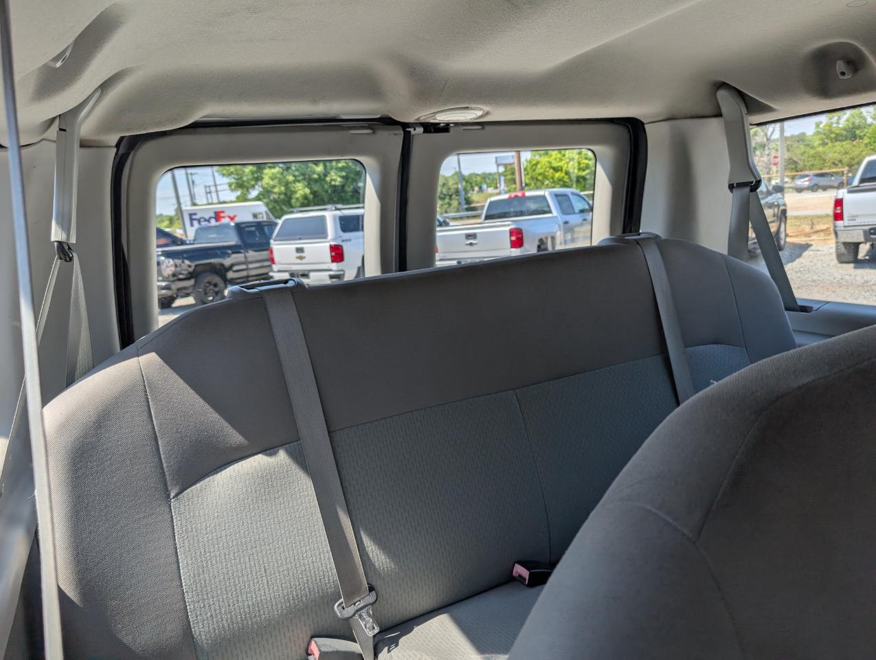 Ford Econoline Wagon E-350 XLT Super Duty 2013